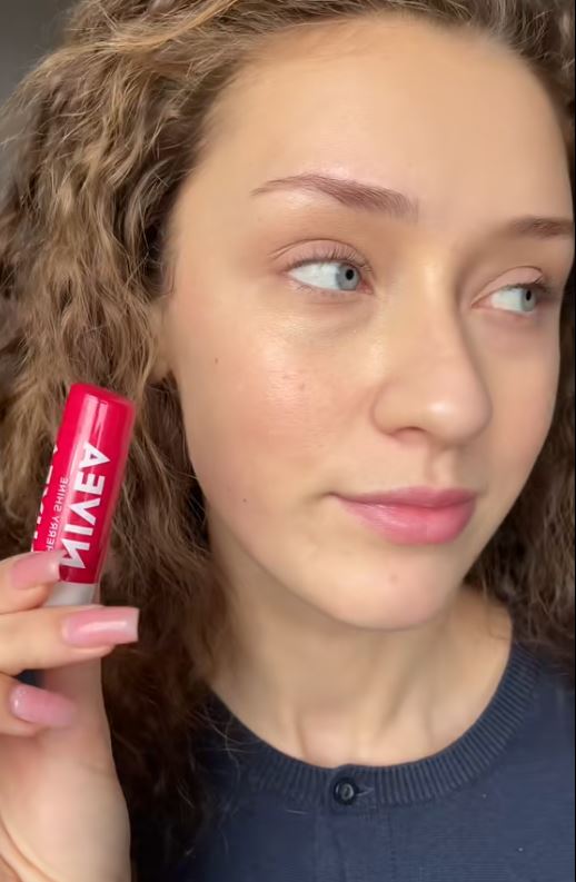 Son duong moi nu hon hoa anh dao cua nga