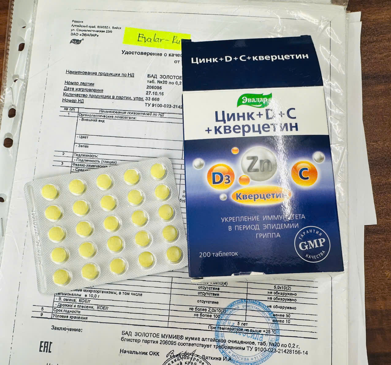 kem vitamin d, vitamin c, quercetin cho suc khoe